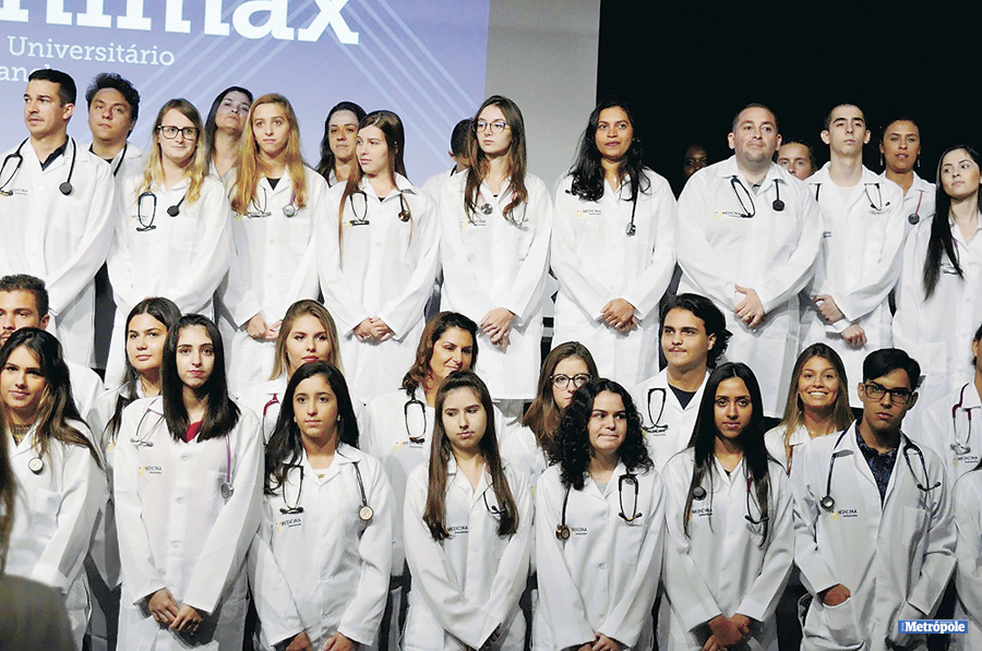 27 - Foto 4_ Novos estudantes de Medicina são recepcionados pela UniMAX