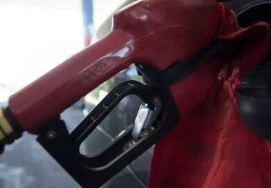 Governo zera imposto e subsidia diesel para conter alta do petróleo Governo zera imposto e subsidia diesel para conter alta do petróleo